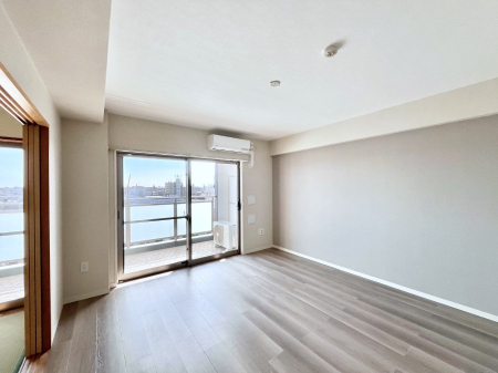 ���r���O�@�傫�ȑ����炽���Ղ�̗z���ƕ����������郊�r���O