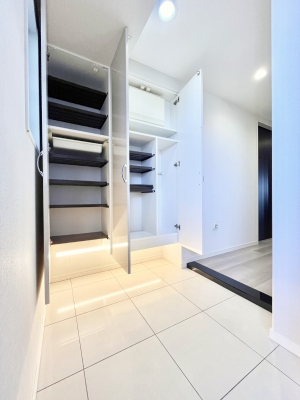 ���ց@���ւɂ͎��[�������Ղ肠��̂ŃX�b�L�������q���I�ȋ�Ԃ�ۂĂ���