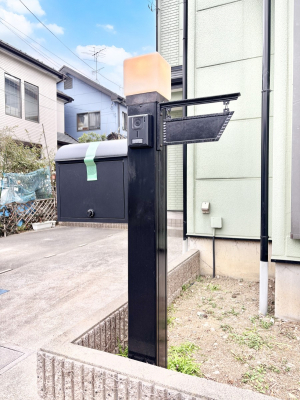 ���̑��@�\�D�E�C���^�[�z���E�|�X�g���ЂƂɏW��B�G���g�����X�ɂȂ��ރV���v���f�U�C���B