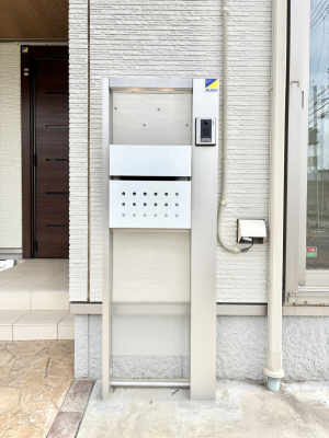 ���̑��@�\�D�E�C���^�[�z���E�|�X�g���ЂƂɏW��B�G���g�����X�ɂȂ��ރV���v���f�U�C���B