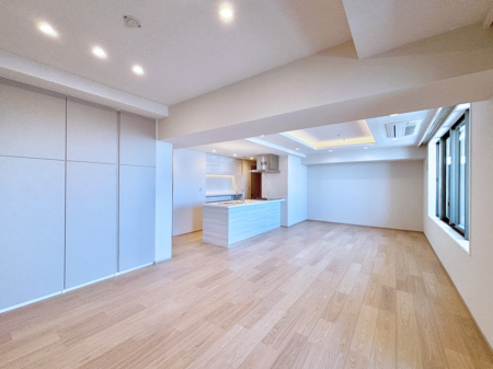 ���r���O�@�傫�ȑ����炽���Ղ�̗z���ƕ����������郊�r���O