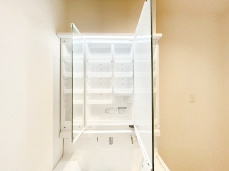 ���̑����ρ@�O�ʋ��̗��ɁA���ϕi��q���p�i�Ȃǂ����[�\�B���ʑ����������ƕۂ��܂��I