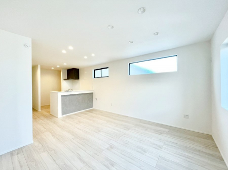 ���r���O�@���邢�z���������A�����̕��͋C�ɖ�������郊�r���O�E�_�C�j���O�B 