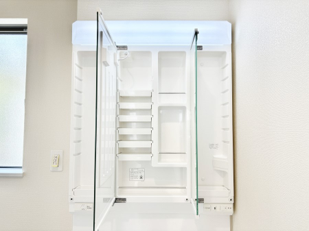 ���̑����ρ@�O�ʋ��̗��ɁA���ϕi��q���p�i�Ȃǂ����[�\�B���ʑ����������ƕۂ��܂��I