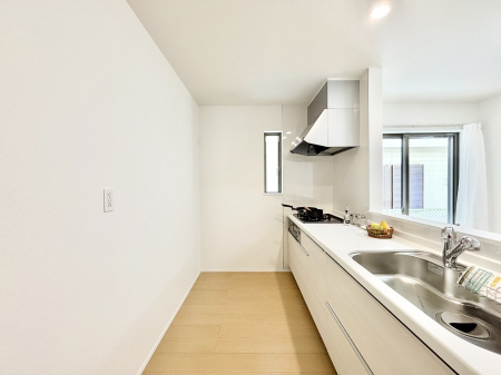 �L�b�`���@�u�₩�ȕ����ʂ蔲����L�b�`���B��������̂Ŗ��邭���C�ɂ��𗧂��܂��B