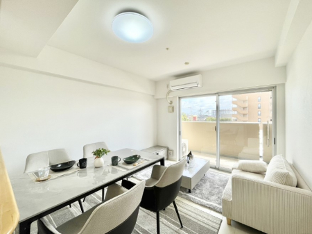 ���r���O�@���R������荞�܂�A�Ƒ��c���̏ꏊ�𖾂邭���o