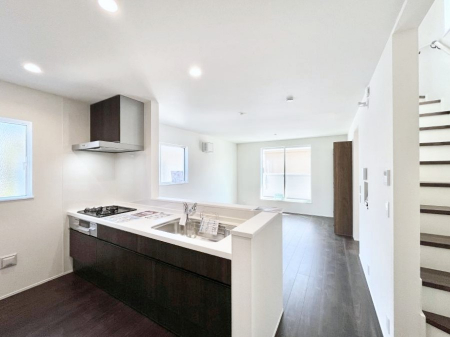 �L�b�`���@�J�E���^�[�z���ɂ��b�������Ȃ��疈���̂������������Ɗy����