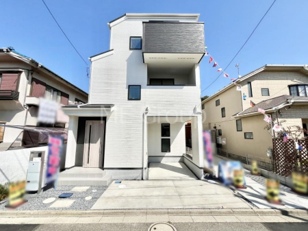 ���n�O�ώʐ^�@�������ꂽ�O�ρA�㎿�ȏZ��Ԃ��L���鎺���͉i�����S���ĉ߂�����Z���ł��B 