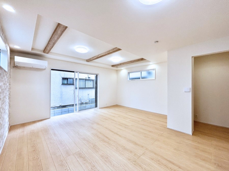 ���r���O�@�傫�ȑ����炽���Ղ�̗z���ƕ����������郊�r���O