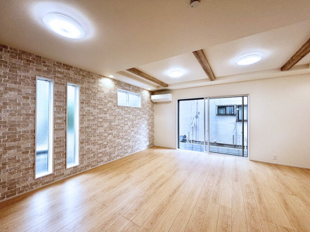 ���̑����ρ@�܂�グ�V��͂͗��̓I�ȉ��s��������̂ŁA�V�䂪�L�������ĊJ���I�ȋ�Ԃ����o�ł��܂��B  