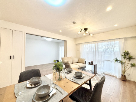 ���r���O�@�傫�ȑ����炽���Ղ�̗z���ƕ����������郊�r���O