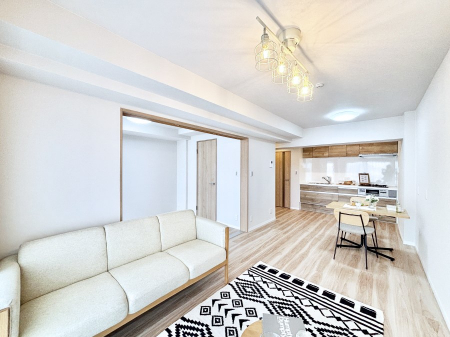 ���r���O�@���邢�z���������A�����̕��͋C�ɖ�������郊�r���O�_�C�j���O