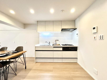 �L�b�`���@�������̂������ŉƑ��̏Ί炪�L����܂��I