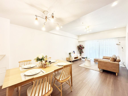 ���r���O�@�傫�ȑ����炽���Ղ�̗z���ƕ����������郊�r���O