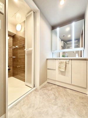 ���ʑ�E���ʏ��@��Ƃ�̐��ʃX�y�[�X�Œ��̐g�x�x���X���[�Y��