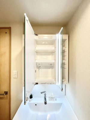 ���̑����ρ@�O�ʋ��̗��ɁA���ϕi��q���p�i�Ȃǂ����[�\�B���ʑ����������ƕۂ��܂��I