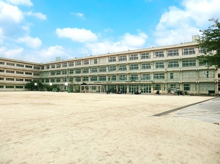 ���ӊ��@���w�Z 1610m ���P�J�s����񒆊w�Z