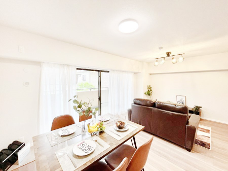 ���r���O�@�傫�ȑ����炽���Ղ�̗z���ƕ����������郊�r���O