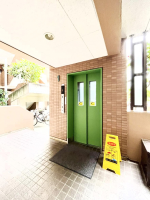 ���̑��@����̏�艺��ɕ֗��ȃG���x�[�^�[�B�����Ȃ��q���܂Ƃ̂��������A��ɕ֗��ł��I