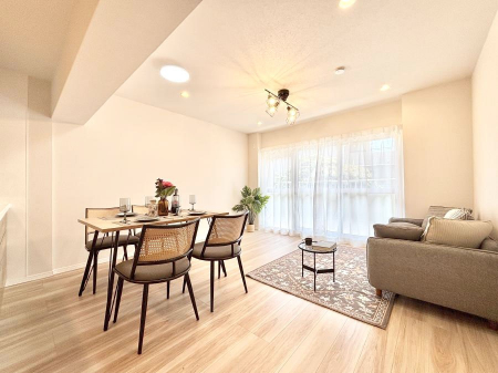 ���r���O�@�傫�ȑ����炽���Ղ�̗z���ƕ����������郊�r���O