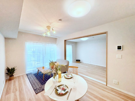 ���r���O�@�傫�ȑ����炽���Ղ�̗z���ƕ����������郊�r���O