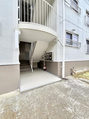 �G���g�����X�@�Z���҂◈�K�҂��C�����悭���o�}��