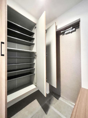 ���̑����ρ@�����Ղ���[�ł���V���[�Y�{�b�N�X�ŉƑ��S���̌C���A���ւ�������B  