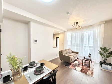 ���r���O�@���邢�z���������A�����̕��͋C�ɖ�������郊�r���O�_�C�j���O 