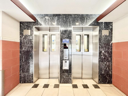 ���̑��@�G���x�[�^�[������Ƃ�������̉ו��Ȃǂ������Ă����N���N�I  