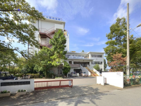 ���ӊ��@���w�Z 1460m �z�J�s����ܒ��w�Z