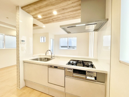 �L�b�`���@�J�E���^�[�z���Ɋy����������ׂ�B�����̂������������Ɣ��������Ȃ肻���ł��ˁB