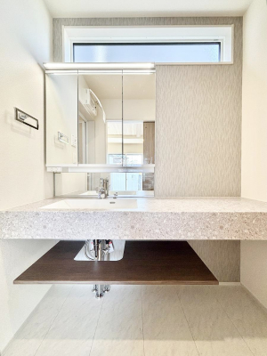 ���ʑ�E���ʏ��@�@�\���ɗD�ꂽ���ʉ��ϑ�@