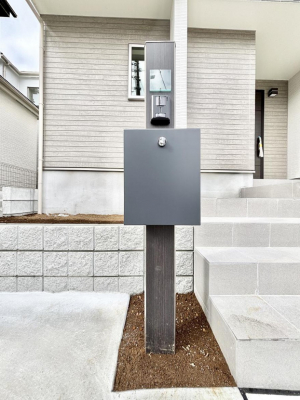 ���̑��@�\�D�E�C���^�[�z���E�|�X�g���ЂƂɏW��B�G���g�����X�ɂȂ��ރV���v���f�U�C���B