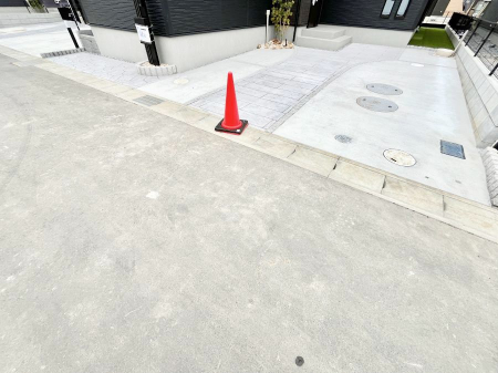 �@�����Ɍ������Ȃ����ԃX�y�[�X�B�@