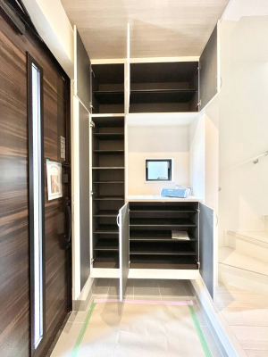 ���̑����ρ@�����Ղ���[�ł���V���[�Y�{�b�N�X�ŉƑ��S���̌C���A���ւ�������B  