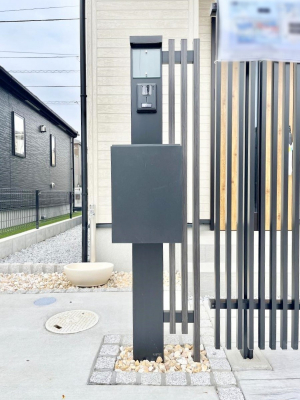 ���̑��@�\�D�E�C���^�[�z���E�|�X�g���ЂƂɏW��B�G���g�����X�ɂȂ��ރV���v���f�U�C���B