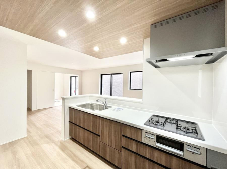 �L�b�`���@���������Ȃ���ł����Ƒ��Ƃ̉�b���y���߂�ΖʃL�b�`��