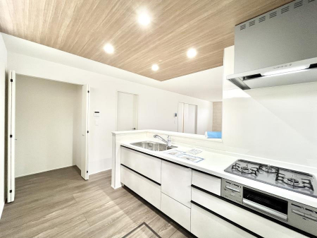 �L�b�`���@���������Ȃ���ł����Ƒ��Ƃ̉�b���y���߂�ΖʃL�b�`��