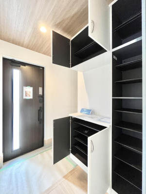 ���̑����ρ@�����Ղ���[�ł���V���[�Y�{�b�N�X�ŉƑ��S���̌C���A���ւ�������B  