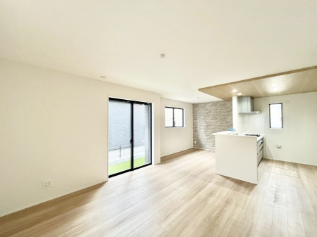 ���r���O�@���邢�z���������A�����̕��͋C�ɖ�������郊�r���O�_�C�j���O