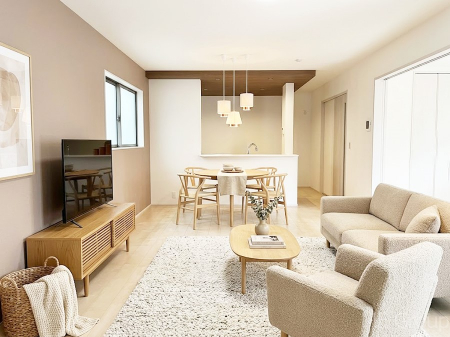 ���r���O�@�������������͋C�̂k�c�j�͉Ƒ��݂�Ȃ̉��K��ԁ��Ƌ��CG�ł�