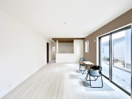 ���r���O�@�傫�ȑ����炽���Ղ�̗z���ƕ����������郊�r���O