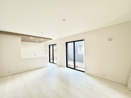 ���r���O�@���邢�z���������A�����̕��͋C�ɖ�������郊�r���O�E�_�C�j���O�B 