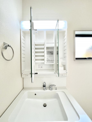 ���̑����ρ@�O�ʋ��̗��ɁA���ϕi��q���p�i�Ȃǂ����[�\�B���ʑ����������ƕۂ��܂��I