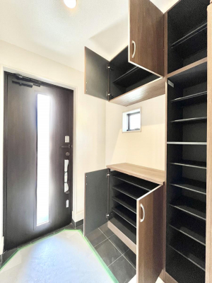 ���̑����ρ@�����Ղ���[�ł���V���[�Y�{�b�N�X�ŉƑ��S���̌C���A���ւ�������B  