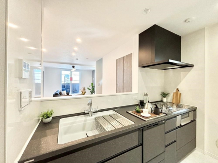 �L�b�`���@���r���O�����n����l�C�̃J�E���^�[�L�b�`���B �Ƒ��������Ȃ���Ǝ������邱�Ƃ��ł��܂��B