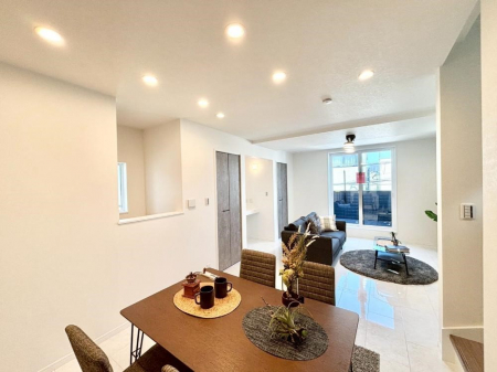 ���r���O�@�Z�ޕ��̌��������o�����A�C���e���A���l����̂��y���݂ȃ��r���O�ł��I 