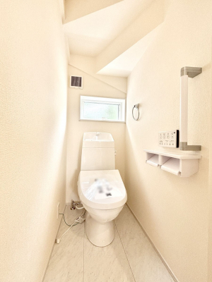 �g�C���@�g�C����1�K��2�K���ꂼ��ɔz�u����Ă��ĂƂĂ��֗��ł��B 