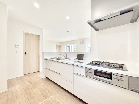 �L�b�`���@���r���O�ŗV�Ԃ��q�l�������Ȃ��炨�������ł���ΖʃL�b�`���B  