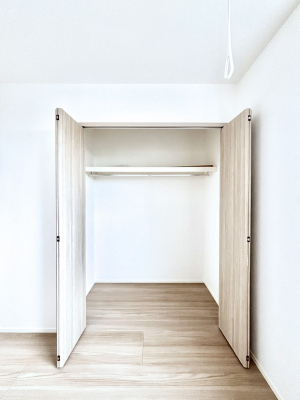 ���[�@�m���̃N���[�[�b�g�B���s��������̂Ō���̈ߗނ�����������܂�܂��B